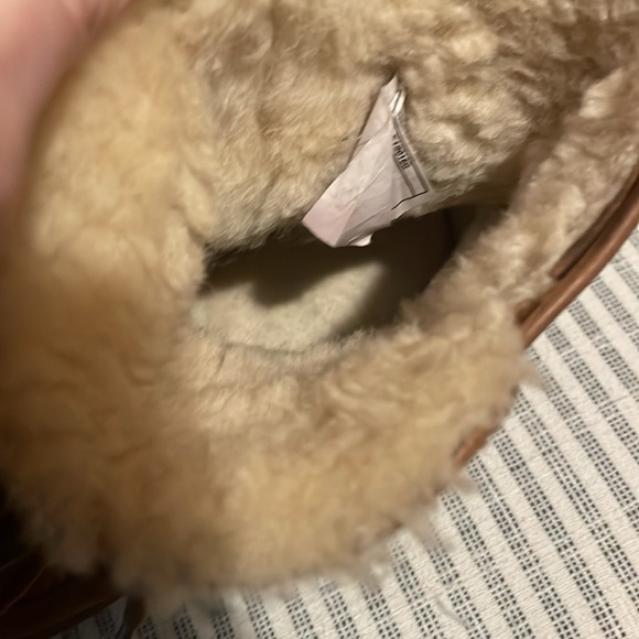 Ugg boots. - Picture 9 of 10